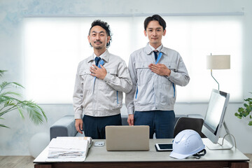 作業着を着た男性