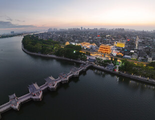 Obraz premium Night aerial photography of Guangji Building in Chaozhou Ancient City, Chaozhou City, Guangdong Province