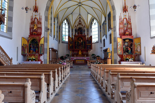 Innenansicht der Kath. Pfarrkirche St. Johannes Baptist in Oberstdorf, Landkreis Oberallg&auml;u (Bayern)
