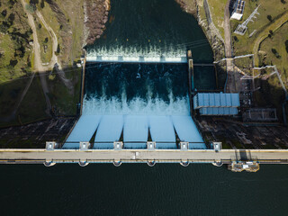 Santa Teresa Reservoir dam spilling water hydroelectric energy © Víctor Sánchez