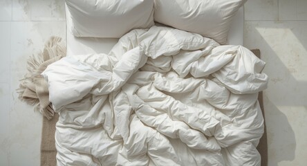 Obraz premium Flat lay photo of an unmade bed with a crumpled white comforter and casual appearance