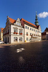 Fototapeta premium Historisches Rathaus in der Altstadt von Pirna an der Elbe, Sächsische Schweiz, Landkreis Sächsische Schweiz-Osterzgebirge, Sachsen, Deutschland
