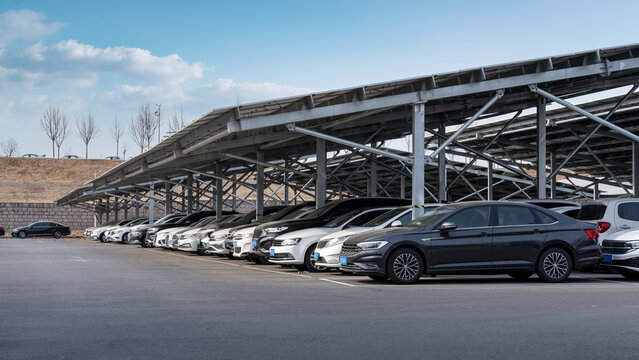 Solar-powered parking lot with multiple cars