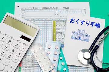 おくすり手帳と確定申告と医療費控除のイメージ