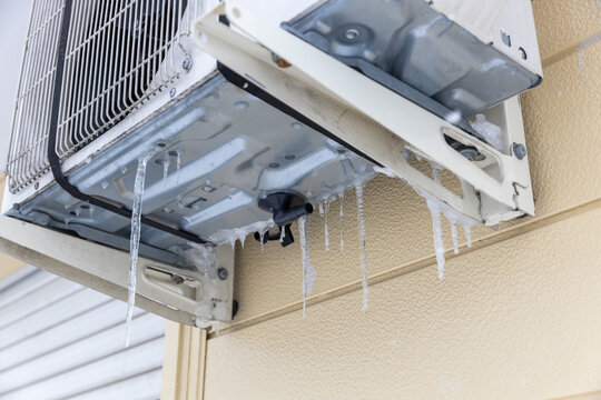 エアコン室外機のつらら