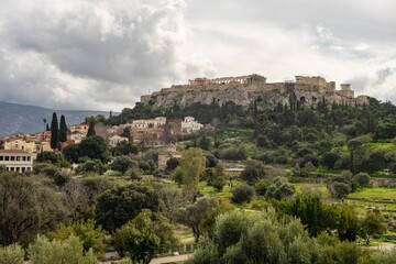 Obraz premium Landscape of Ancient Agora and Acropolis with Parthenon in Athens, Greece in overcast weather