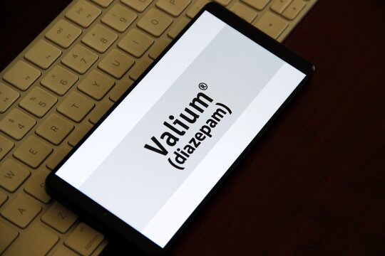 Valium - Nome comercial mais conhecido do diazepam, medicamento benzodiazep&iacute;nico com propriedades ansiol&iacute;ticas, sedativas, anticonvulsivantes e relaxantes musculares. Indicado para tratar ansiedade.