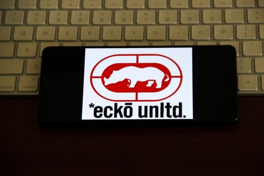 Ecko Unltd - Eckō Unltd - Marca global de roupas urbanas (streetwear), famosa pelo seu logotipo de rinoceronte, criada por Marc Ecko em 1993, representando a cultura jovem, grafite, hip-hop e esportes
