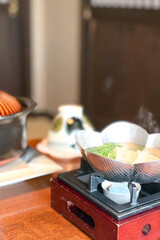 湯気が上がる湯豆腐