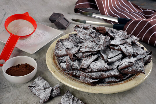Frappe di Carnevale al cioccolato, dolce tipico