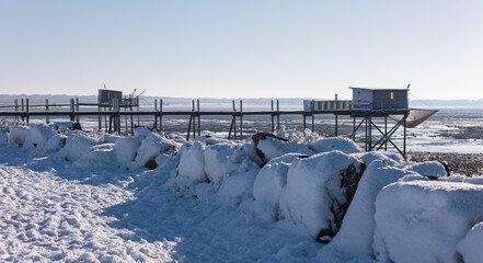Carrelet enneigé de la Baie de Yves, Charente Maritime, France © jujud3100
