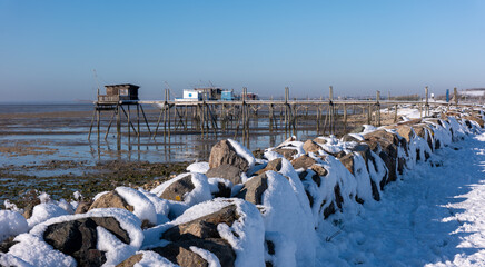 Carrelet enneigé de la Baie de Yves, Charente Maritime, France © jujud3100