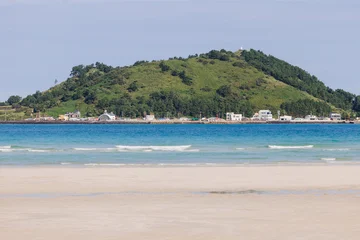 Fototapeten Tropischer Strand Jeju Island, Hyeopjae Beach, Hallim, white sand beach and sea, Hallim-ro, Hallim-eup, Geumneung Beach, Jeju-do, South Korea, Jeju Province, landscape view in a sunny day, and Biyangdo island  © tsuguliev