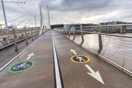 pedestrian and bike signage pathway 