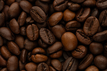 Naklejka premium macro texture of roasted coffee beans