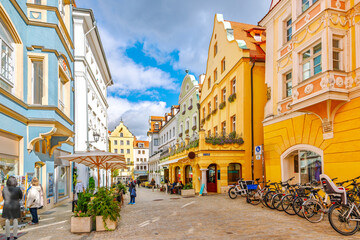 Fototapeta premium Colorful Romanesque and Gothic buildings with shops and sidewalk cafes in the medieval Altstadt old town of the Bavarian town of Regensburg, Germany, an UNESCO World Heritage Site.