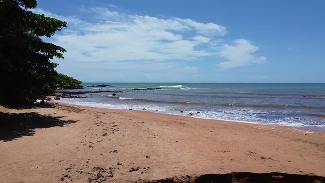 praia morna e tropical 