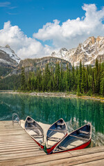 Fototapeta premium Canoe tied to the dock at Lake O'hara at Yoho national park in autumn 