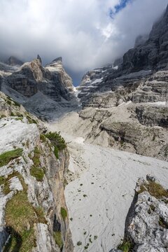 Mountain valley, Castelletto Superiore and Cima Sella peaks, back Scharte Bocca di Tuckett, dramatic atmosphere in the Brenta Mountains, Brenta, Brenta-Adamello Natural Park, Trentino, Italy