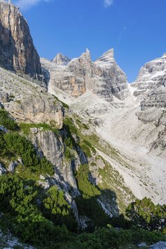 Mountain valley, Castelletto Superiore and Cima Sella peaks, back Scharte Bocca di Tuckett, Brenta Mountains, Brenta, Brenta-Adamello Natural Park, Trentino, Italy