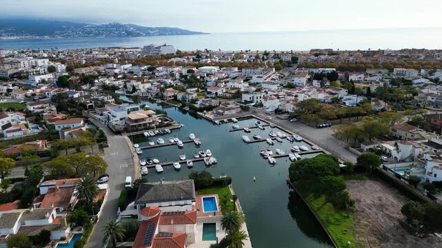 Kan&auml;le in Empuriabrava, Spanien.