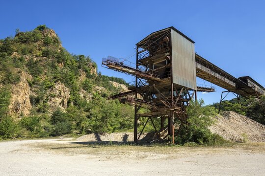 Conveyor system and sorting plant in the disused Vatter porphyry quarry, Dossenheim, Baden-W&uuml;rttemberg, Germany