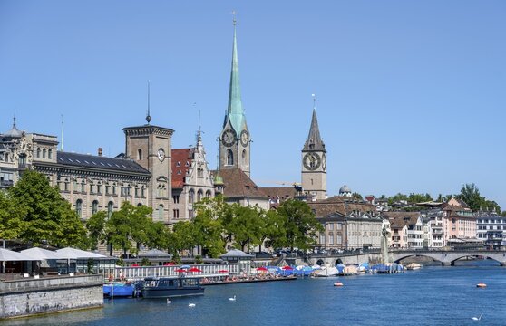 Fraum&uuml;nster and St. Peter, city view with Limmat, city centre, Zurich, Switzerland