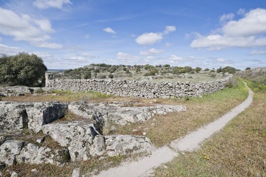 Plots enclosed by dry stone walls in Extremadura, Spain
