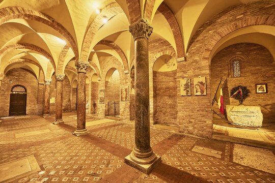 Interior view of the church, Chiesa della Trinit&agrave;, Santo Stefano church complex, Bologna, Emilia-Romagna, Italy