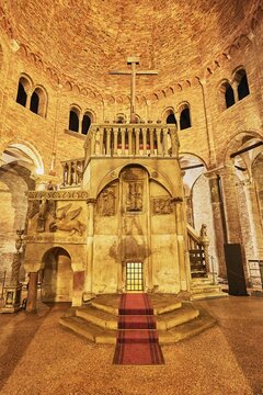 Interior view of the Church of the Holy Sepulchre, Chiesa del Sepolcro, Santo Stefano church complex, Bologna, Emilia-Romagna, Italy