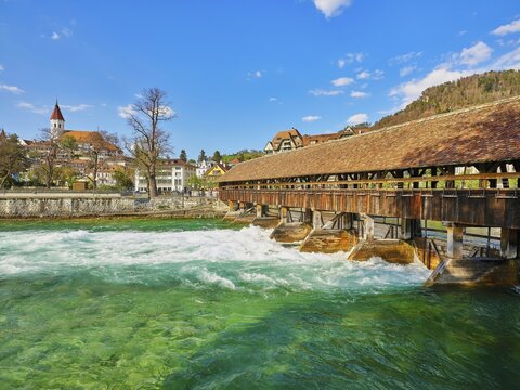 View over the Aare and historic upper lock, in the back the old town with the town church, Thun, Canton Bern, Switzerland