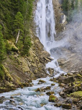 Iffigfall waterfall, Lenk, Simmental, Canton Bern, Switzerland
