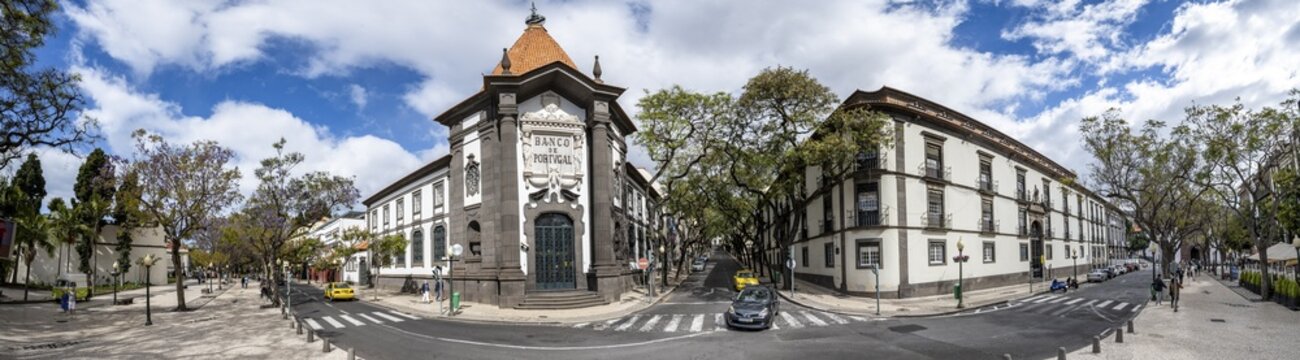 Panorama, Promenade with Banco de Portugal, Promenade, Avenue with cobblestones, Avenida Arriaga, Funchal, Madeira, Portugal