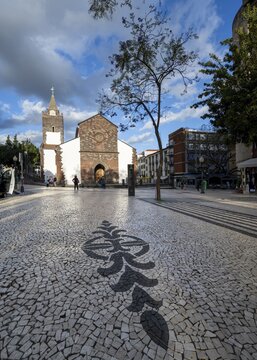 Kathderale S&eacute; do Funchal, floor mosaic on Avenida Arriaga, Funchal, Madeira, Portugal