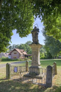 Sculpture of the Holy Trinity and old wooden house, Vesec u Sobotky, Kr&aacute;lov&eacute;hradeck&yacute; kraj, Czech Republic