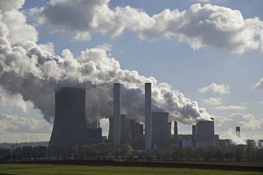 Niederaussem power plant, a base-load power plant operated by RWE PowerAG using lignite in Bergheim-Niederaussem, Rhein-Erft district, North Rhine-Westphalia, Germany