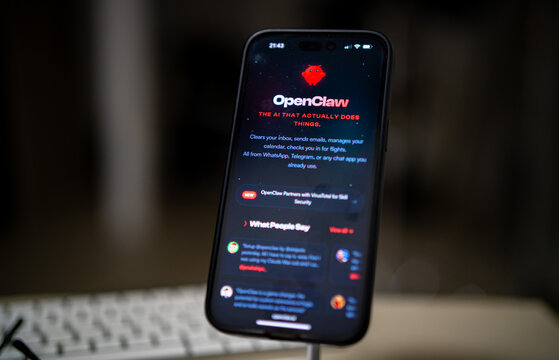 OpenClaw app on mobile phone, using open claw AI agent network on iphone