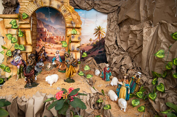 Traditional Colombian nativity scene with handcrafted figures, rural houses and biblical scenes, surrounded by plants and natural elements that evoke Christmas in Colombia.