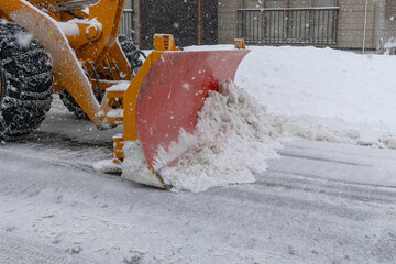 除雪ドーザのスノープラウ