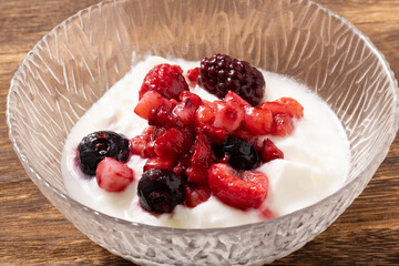 ヨーグルト　ベリー乗せ