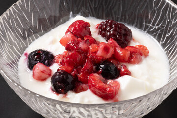 ヨーグルト　ベリー乗せ