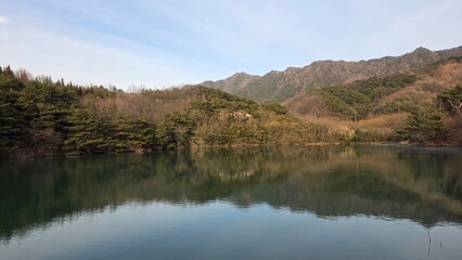 산과 호수 반영