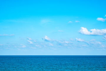 Fototapeta premium Tropical Nature clear sky and summer sea water under a clear blue sky with beautiful clouds and bright sunlight. Perfect for summer vacation and travel background 
