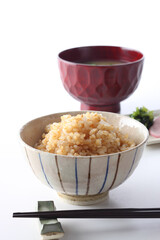 発芽玄米ご飯とお味噌汁と香の物　白バック