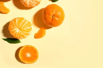 Fototapete Rund Zu Essen Sweet mandarins on yellow background  © Pixel-Shot