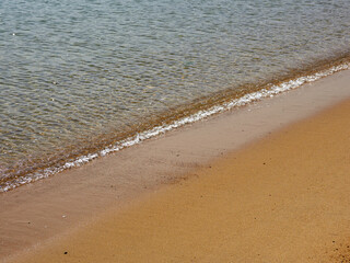 美しいビーチの砂浜と透明な海水の風景