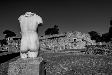 Archeologia in bianco e nero. Il complesso archeologico con i resti delle dell'antica città Punica...