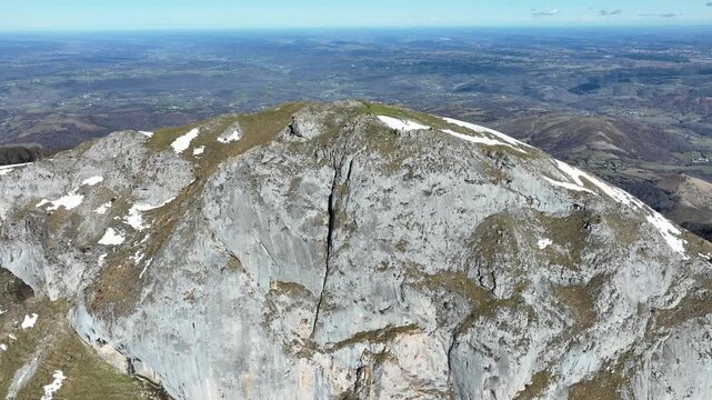  Le casque du Lh&eacute;ris en hiver, Campan, Hautes-Pyr&eacute;n&eacute;es