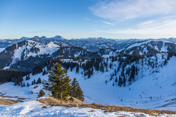 Fototapeta premium Landscape of the alps during winter with Zugspitze from mountain Seekarkreuz near Lenggries