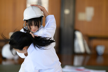 空手着の女の子　安全第一と鉄壁の防御